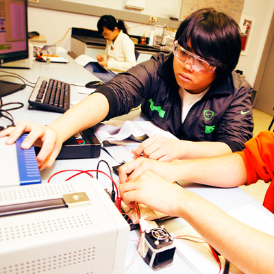 Illinois students particpating in an engineering lesson