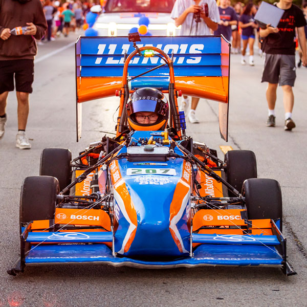 Illinois racing team car drives in the Homecoming parade