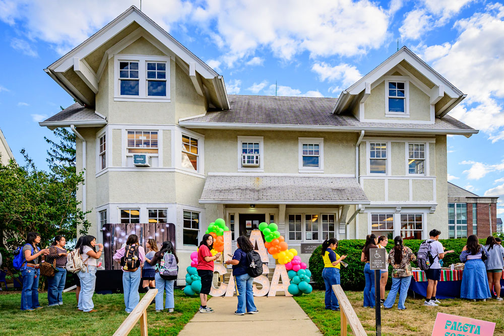 La Casa Cultural Latina hosts their beginning of the year Paleta Social where students are able to have fun and connect