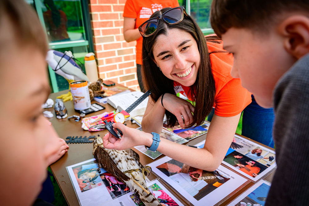 school kids experience science hands on during the Prairie Research Institute Expo